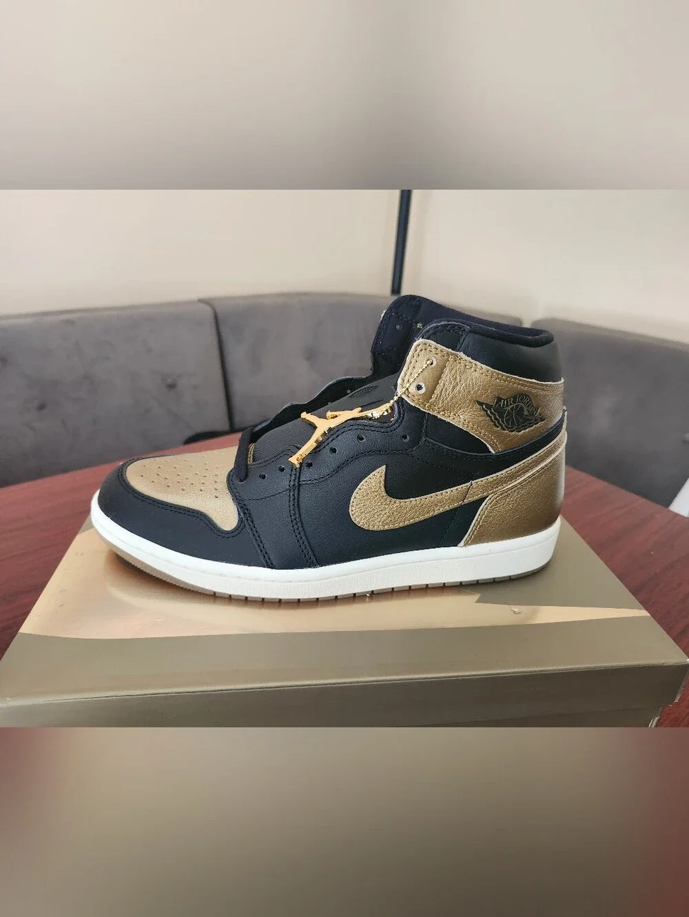 2024Air Jordan 1 Retro High OG 'Black Gold'